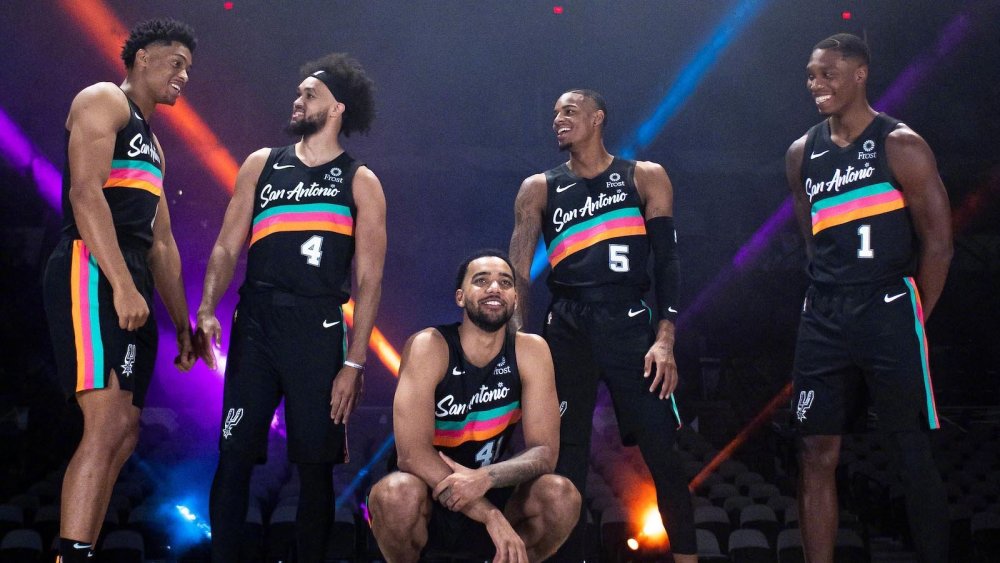 皇马客战毕包大名单：姆巴佩领衔，劳尔-阿森西奥回归（皇马出征毕尔巴鄂大名单：姆巴佩领衔，劳尔-阿森西奥重返阵容）