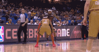 哈登节奏变化让防守崩溃（哈登变速节奏击溃防线）