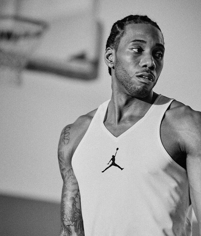 东契奇飞抵费城加入湖人！周一复出战76人 詹姆斯状态升级也有望回归（东契奇抵达费城加盟湖人！周一或复出战76人 詹姆斯状态提升同样有望回归）