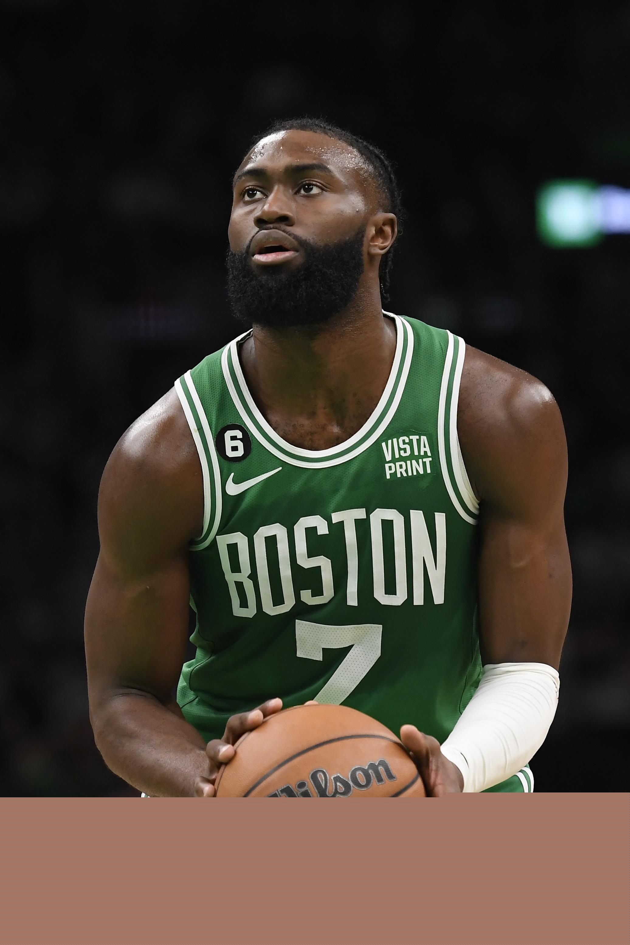 德转列右边锋身价榜：亚马尔2亿欧居首，萨卡第二奥利塞第三（德转右边锋身价排行：亚马尔以2亿欧领跑，萨卡第二、奥利塞第三）