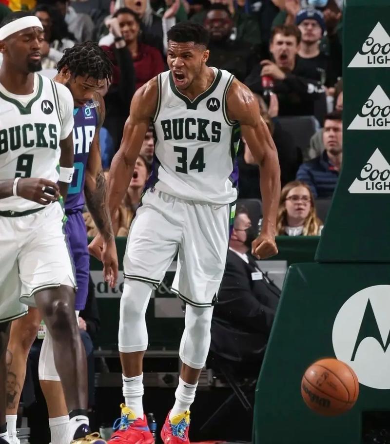 波兰主帅：要帮扎莱夫斯基找回状态；我觉得莱万还没决定未来（波兰主帅：将助扎莱夫斯基重拾状态，莱万未来尚未敲定）