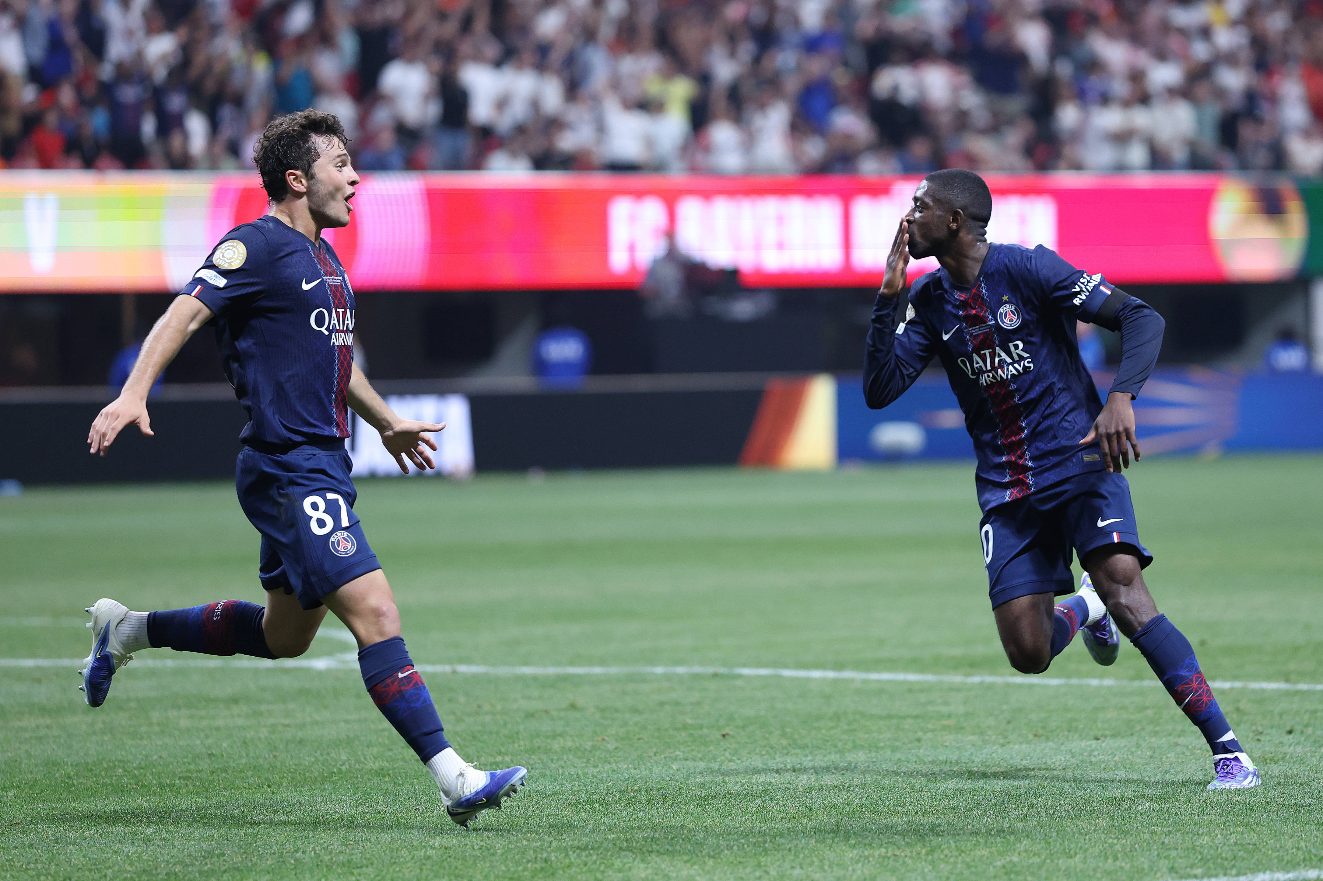 超越诺维茨基！詹姆斯成NBA历史最年长拿到30+的球员（詹姆斯打破诺维茨基纪录，成为NBA史上最年长砍下30+的球员）