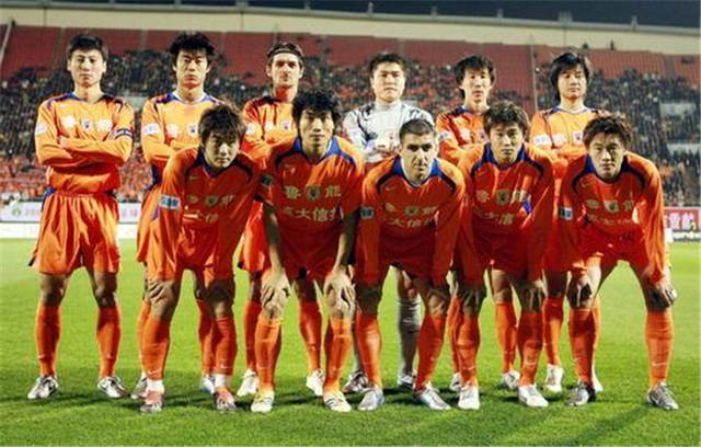 圣诞前夕送温暖，萨卡、马丁内利等阿森纳球员探望生病的孩子（圣诞将至，萨卡、马丁内利等阿森纳球员走访病童传递温暖）