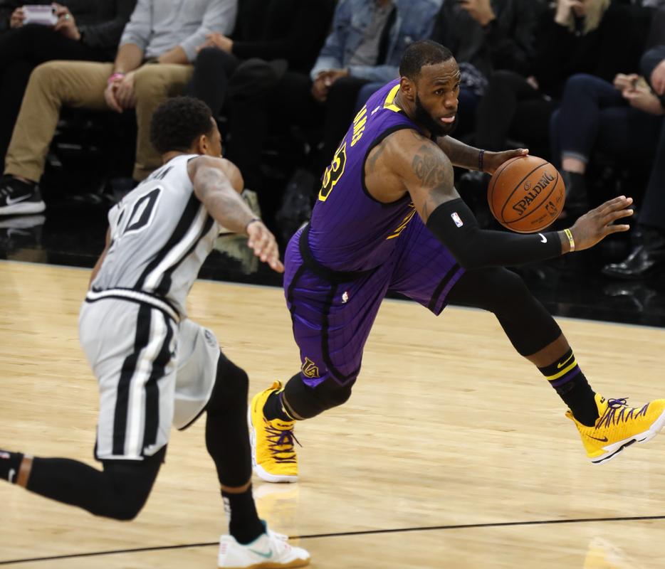 天空：切尔西正在尝试引进罗克，曼联也对球员有意（天空体育：切尔西欲签罗克，曼联亦感兴趣）