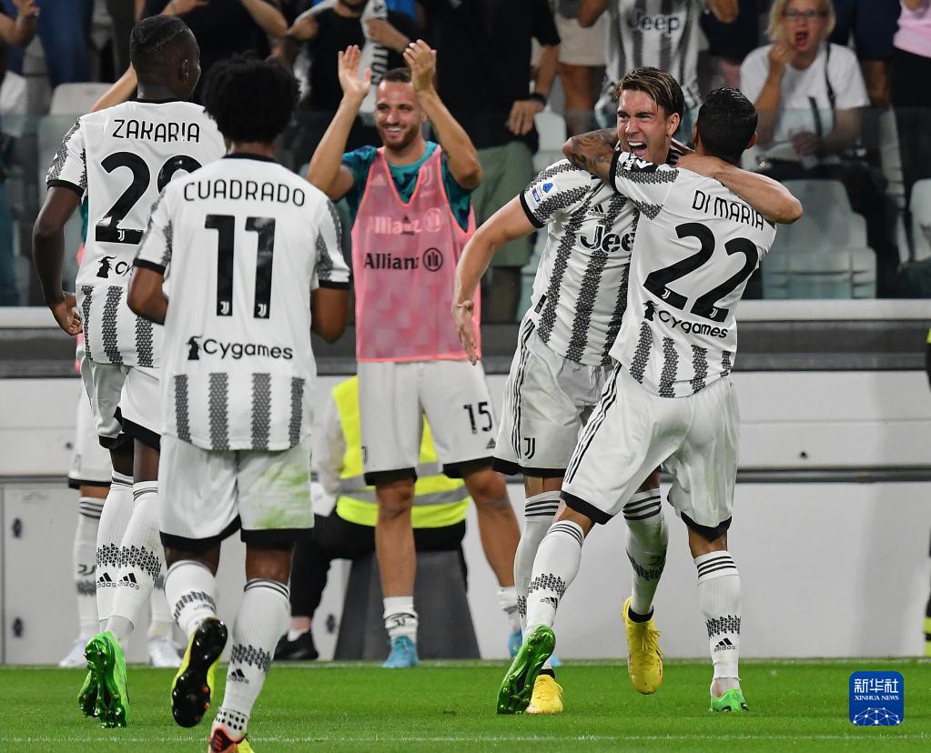 凯恩：英格兰目标是世界杯夺冠，要付出大量努力但令人兴奋（凯恩称英格兰目标是捧起世界杯，过程艰辛却令人振奋）