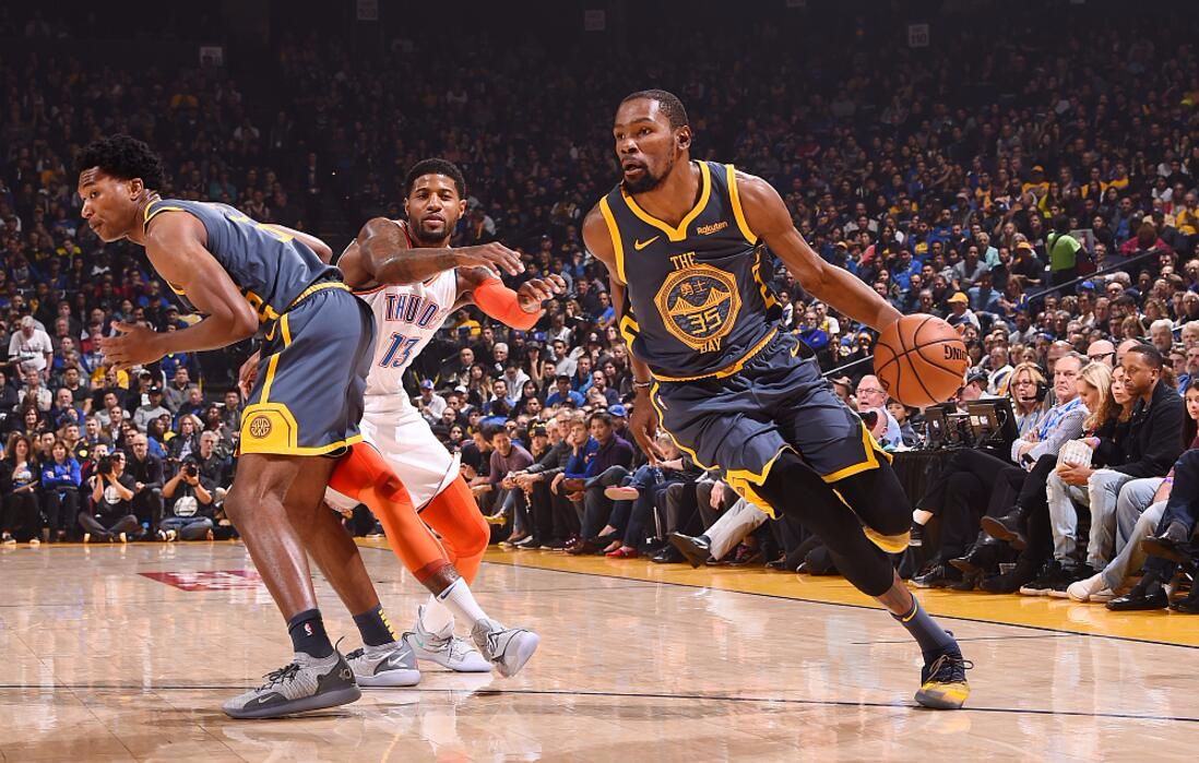 火药味拉满！詹姆斯对狄龙喷垃圾话：你这个小婊砸（剑拔弩张！詹姆斯怒怼狄龙：你这小崽子）