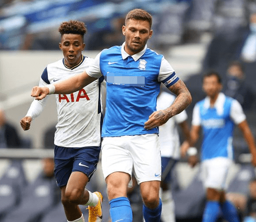 手感火热！字母哥半场10中8得到18分5篮板&次节12分（状态爆棚！字母哥半场10投8中轰下18分5板，次节独揽12分）