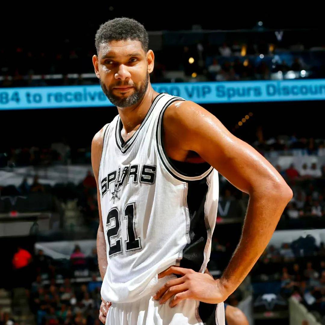 受闪电影响，麦克阿瑟vs布里斯班狮吼推迟到15：45开球（因雷电天气，麦克阿瑟对阵布里斯班狮吼开球时间延至15：45）