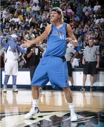 足球中如何快速阅读比赛？（如何在足球比赛中迅速读懂局势？）