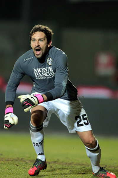 海外法国球员欧冠之夜：谢尔基、卡卢卢和扎格表现出色（欧冠之夜，效力海外的法国球员闪耀：谢尔基、卡卢卢与扎格表现抢眼）