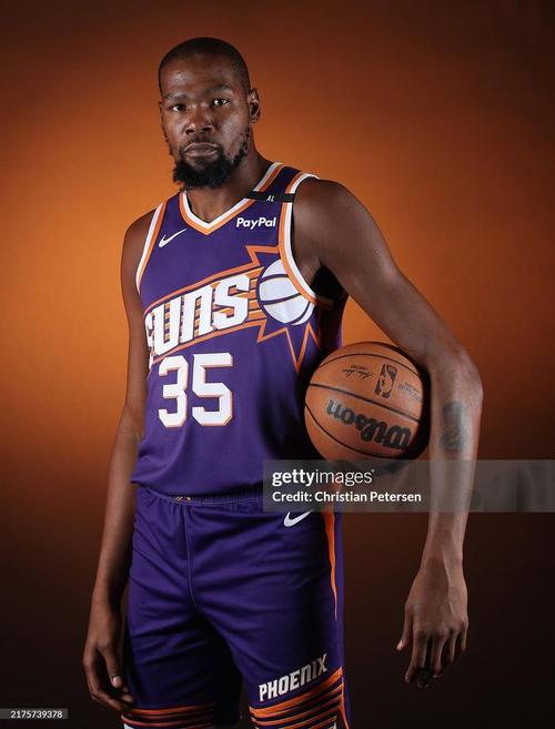 NBA半场：巴恩斯14分，马刺77-57领先鹈鹕（NBA半场战报：巴恩斯砍下14分，马刺77-57暂领先鹈鹕）