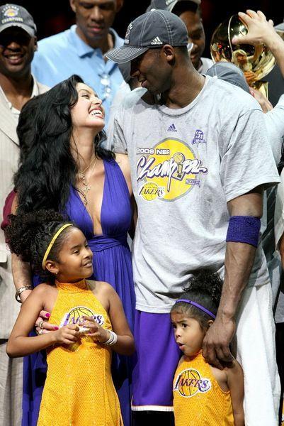 意甲焦点战：国际米兰4-0大胜科莫，路易斯·恩里克闪耀圣西罗（意甲焦点之夜：国米4-0横扫科莫，路易斯·恩里克闪耀圣西罗）