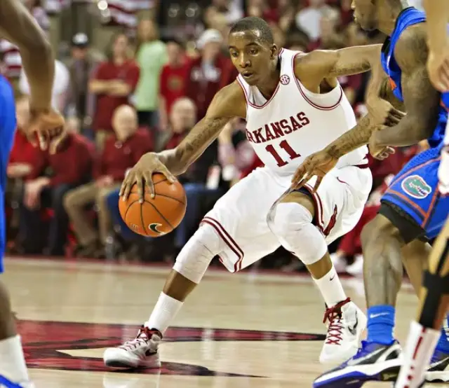 跟队记者：消息人士已经确认奥纳纳不会参加本届非洲杯（随队记者：多方消息证实，奥纳纳将缺席本届非洲杯）