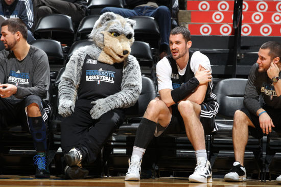 邱贻可谈成就感！执教孙颖莎，赢球站上领奖台，升国旗奏国歌（邱贻可分享成就感：执教孙颖莎取胜登台，国旗升起国歌响起）