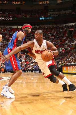 本轮欧冠最佳阵容：姆巴佩、维蒂尼亚领衔，赖斯、库库在列（欧冠本轮最佳阵容出炉：姆巴佩、维蒂尼亚领衔，赖斯、库库入选）