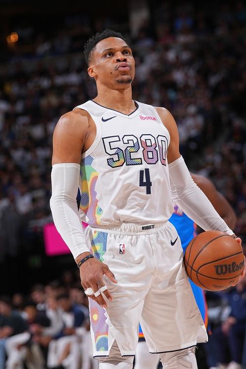 CBA比赛精彩瞬间：深圳队绝杀广东,（深圳压哨绝杀广东：CBA上演惊险一幕）