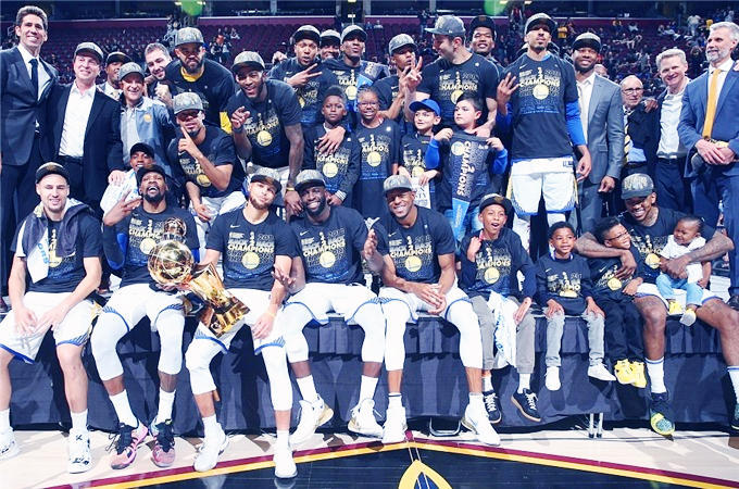 法比奥晒与古加搞怪合照：我们爱中国，很满意现在的生活状态（法比奥与古加搞怪合影曝光：称热爱中国，对当下生活十分满意）