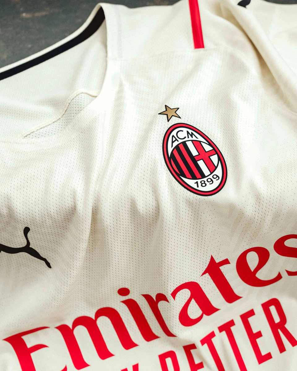 1-2折戟亚平宁！英超11.4亿豪门惨遭逆转跌出前8 各项赛事4场不胜（1-2客场折戟亚平宁！总身价11.4亿英超豪门遭逆转跌出前八 各赛事近4场不胜）