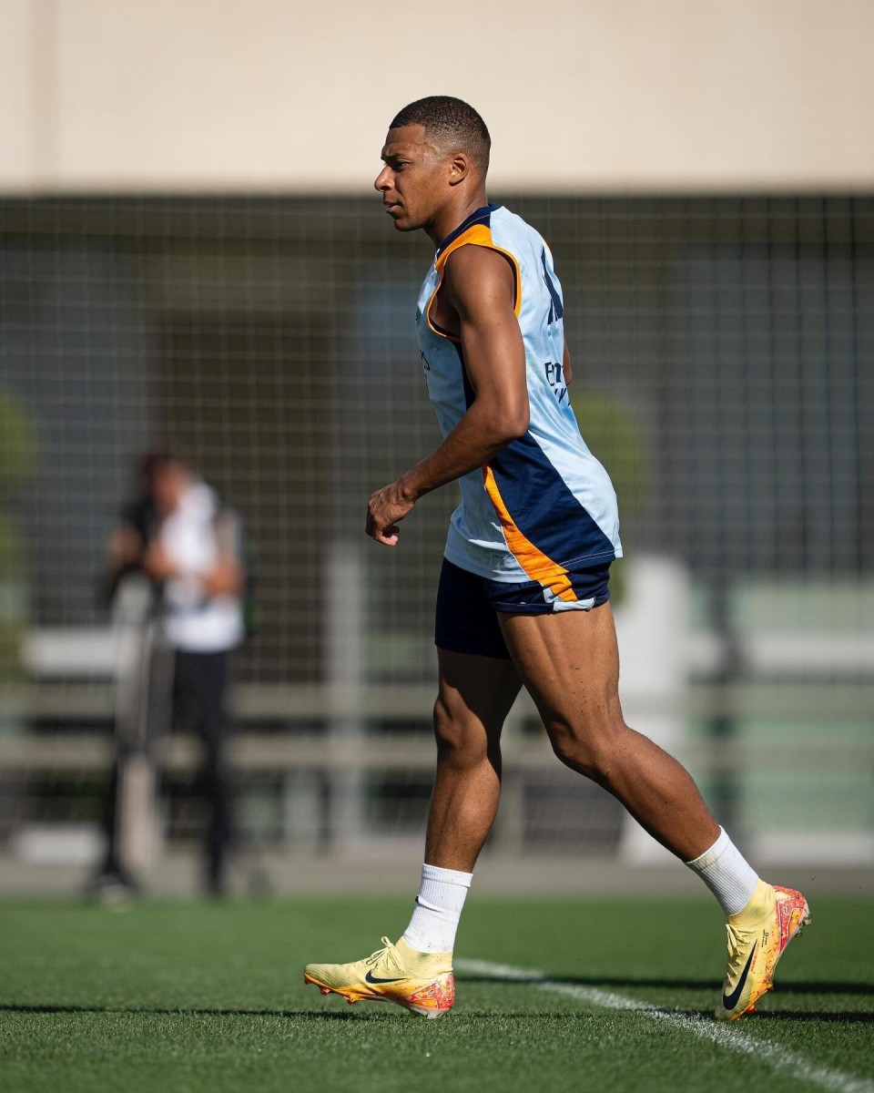 Shams：布克遭遇右腹股沟拉伤，一周后重新接受评估（Shams：布克右腹股沟拉伤，一周后复查）